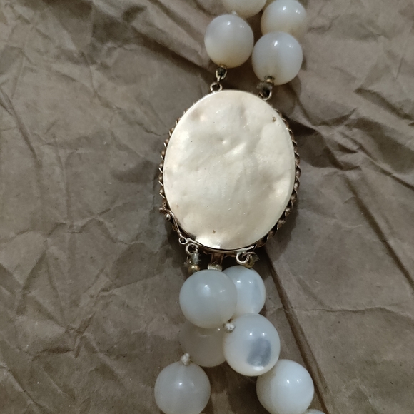 Cameo Pendant Necklace Vintage Mother of Pearl Polished Bead Double strand - Picture 7 of 14